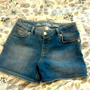 Cat and Jack Jean Shorts girls Size L 10/12 never been worn Ultimate Stretch